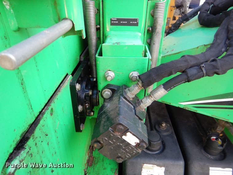 image for item MF9220 2012 Vermeer BC600XL  wood chipper