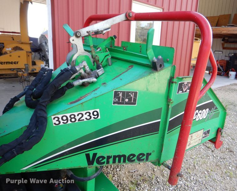 image for item MF9220 2012 Vermeer BC600XL  wood chipper