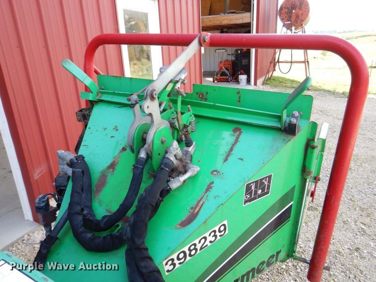 image for item MF9220 2012 Vermeer BC600XL  wood chipper