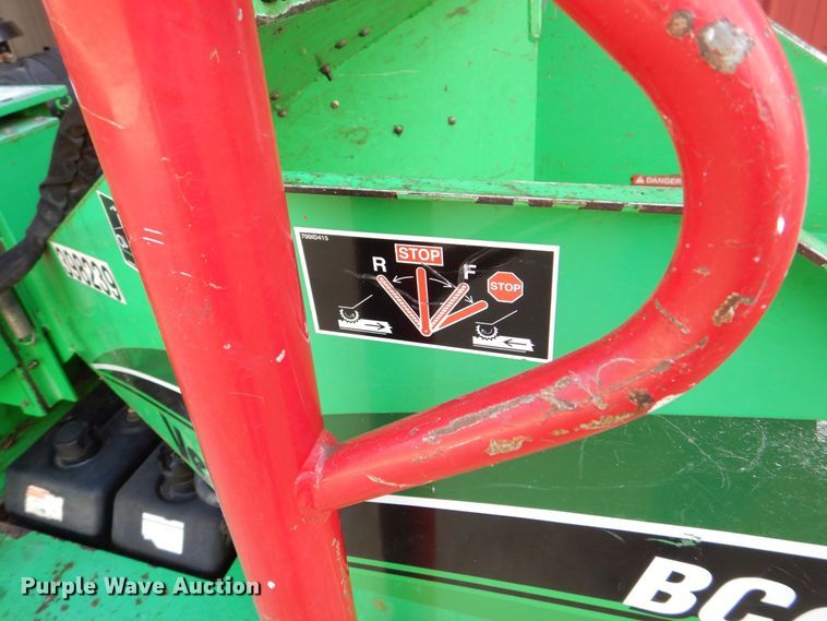 image for item MF9220 2012 Vermeer BC600XL  wood chipper