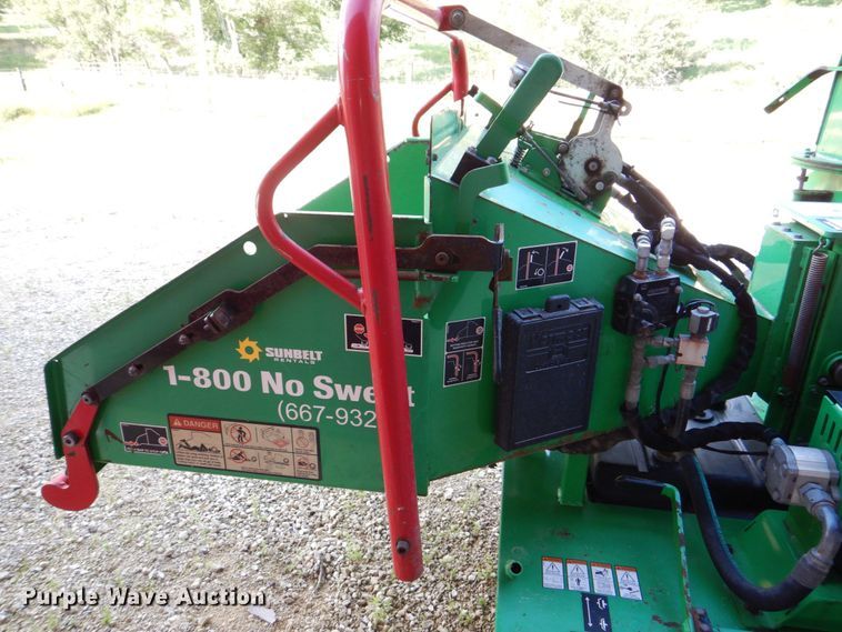 image for item MF9220 2012 Vermeer BC600XL  wood chipper