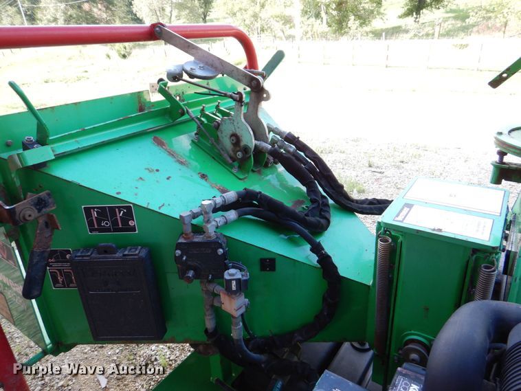 image for item MF9220 2012 Vermeer BC600XL  wood chipper