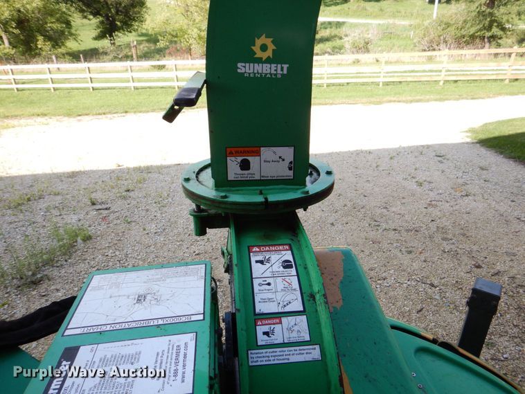 image for item MF9220 2012 Vermeer BC600XL  wood chipper