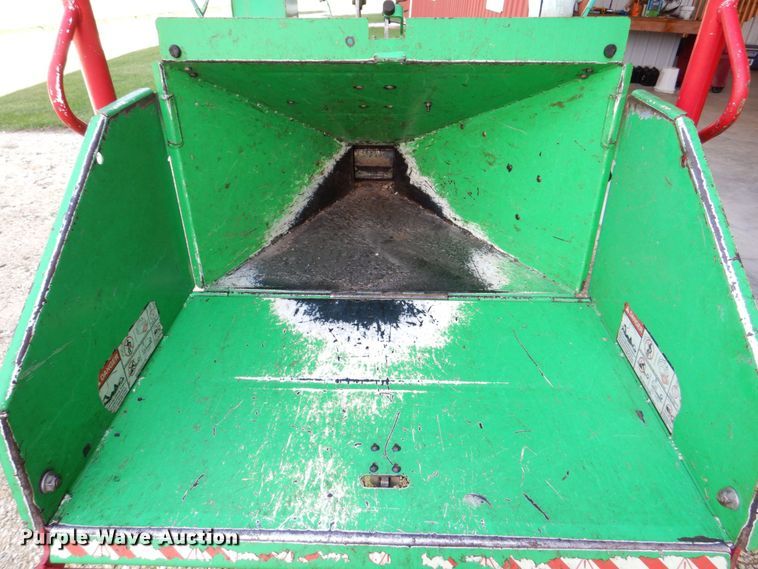 image for item MF9220 2012 Vermeer BC600XL  wood chipper