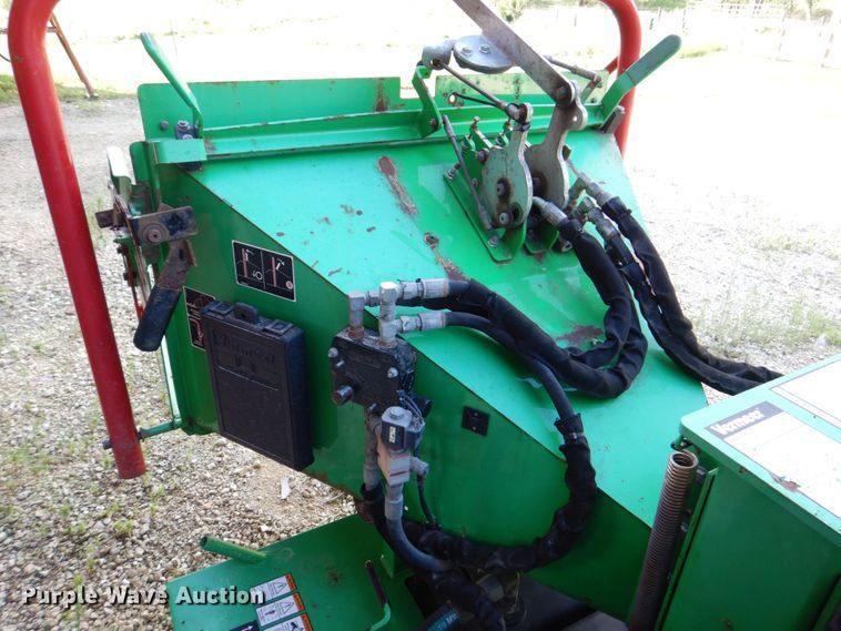 image for item MF9220 2012 Vermeer BC600XL  wood chipper