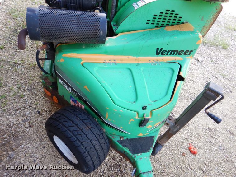 image for item MF9220 2012 Vermeer BC600XL  wood chipper