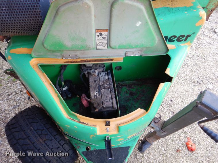 image for item MF9220 2012 Vermeer BC600XL  wood chipper