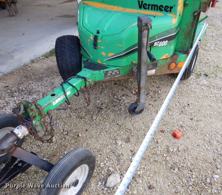 image for item MF9220 2012 Vermeer BC600XL  wood chipper