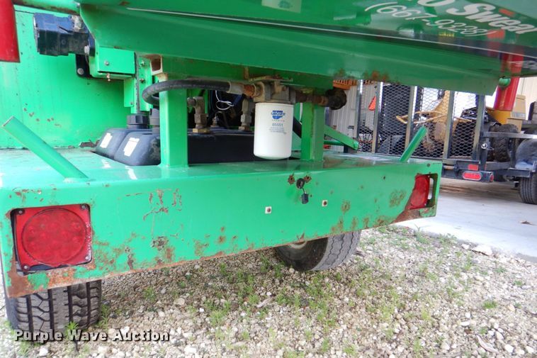 image for item MF9220 2012 Vermeer BC600XL  wood chipper