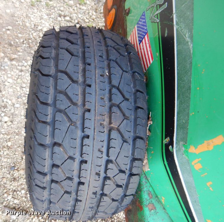 image for item MF9220 2012 Vermeer BC600XL  wood chipper