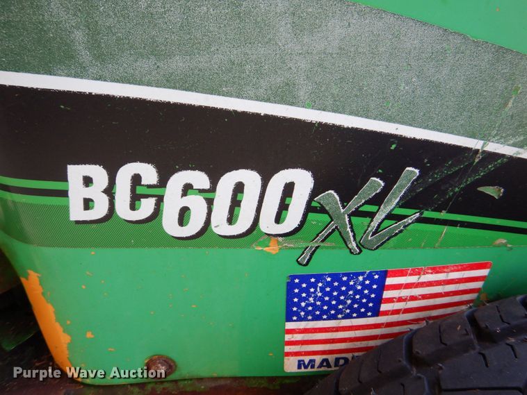 image for item MF9220 2012 Vermeer BC600XL  wood chipper