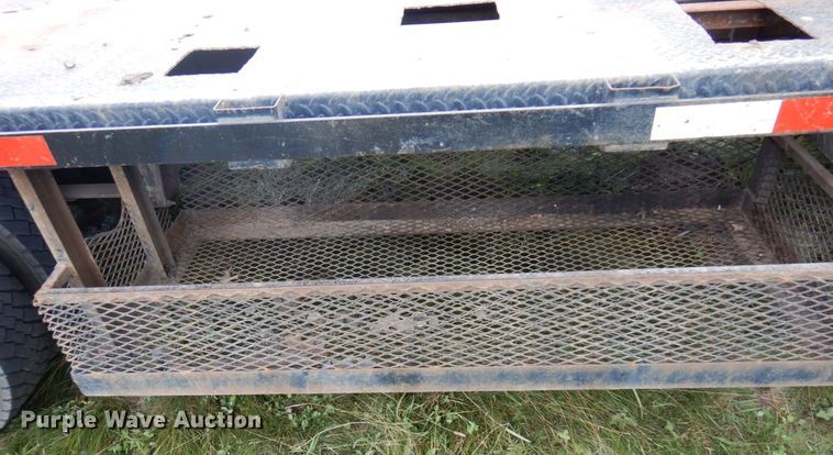 image for item MF9762 1997 Freightliner FL50  flatbed truck