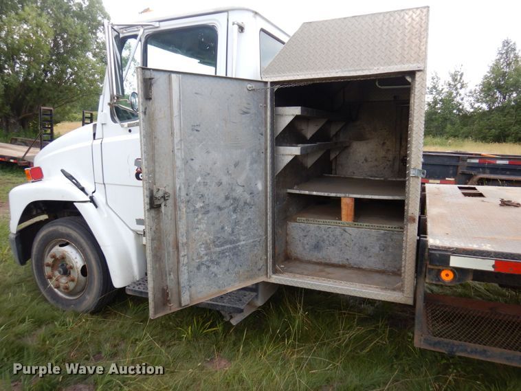 image for item MF9762 1997 Freightliner FL50  flatbed truck