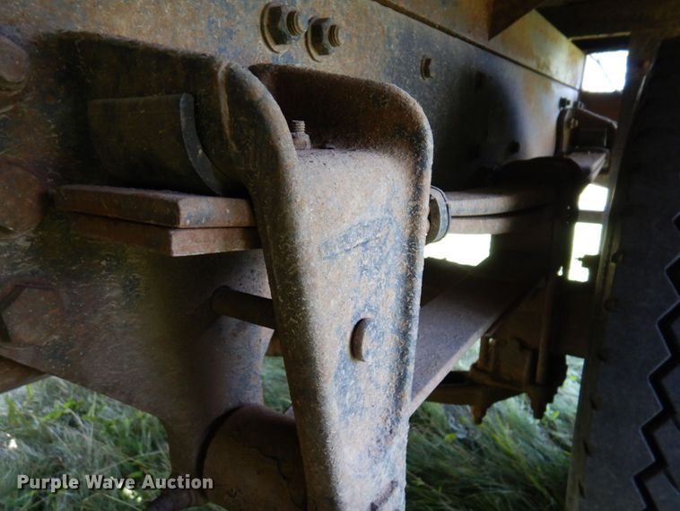 image for item MF9762 1997 Freightliner FL50  flatbed truck