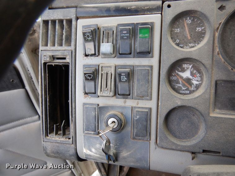 image for item MF9762 1997 Freightliner FL50  flatbed truck