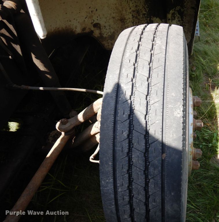 image for item MF9762 1997 Freightliner FL50  flatbed truck