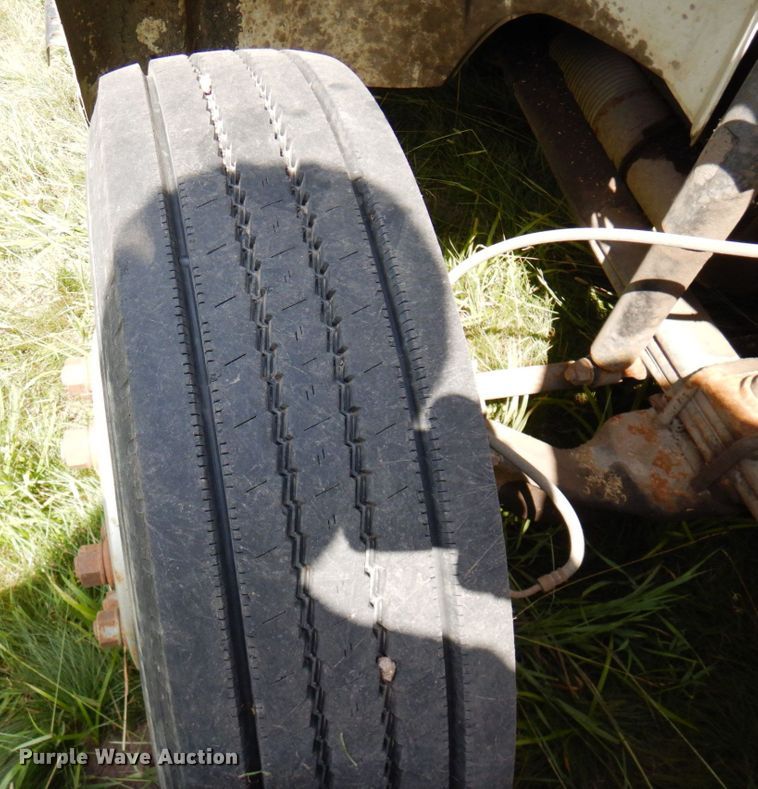 image for item MF9762 1997 Freightliner FL50  flatbed truck