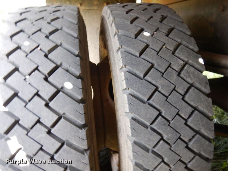 image for item MF9762 1997 Freightliner FL50  flatbed truck