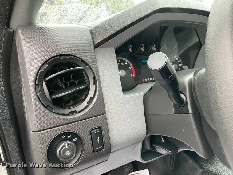 image for item MJ9085 2015 Ford F550 Super Duty  utility / service truck