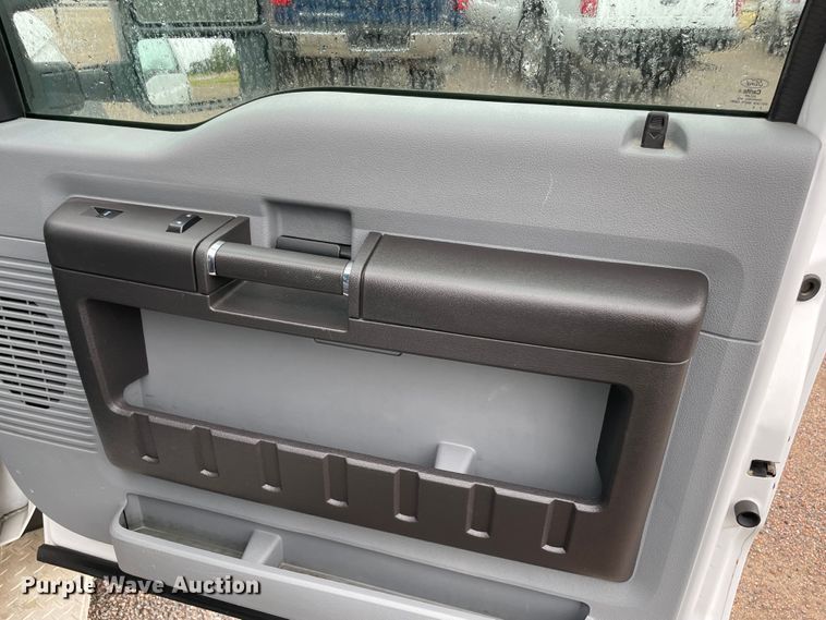 image for item MJ9085 2015 Ford F550 Super Duty  utility / service truck