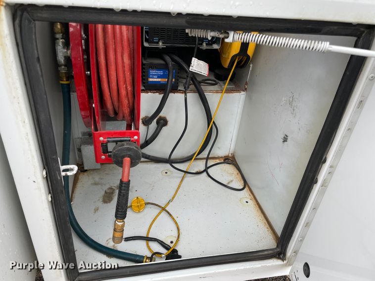 image for item MJ9085 2015 Ford F550 Super Duty  utility / service truck