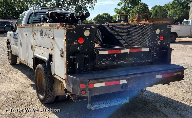 image for item MK9062 2003 Ford F550 Super Duty XL  utility / service truck