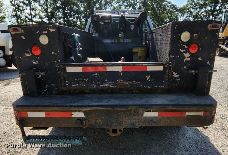 image for item MK9062 2003 Ford F550 Super Duty XL  utility / service truck