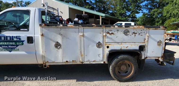 image for item MK9062 2003 Ford F550 Super Duty XL  utility / service truck