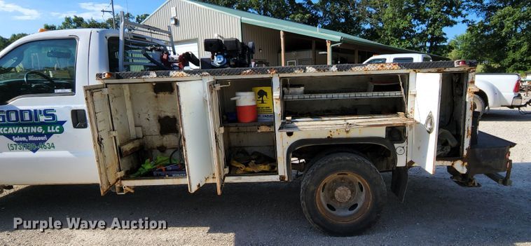 image for item MK9062 2003 Ford F550 Super Duty XL  utility / service truck