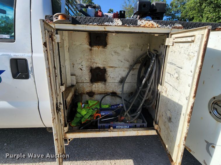 image for item MK9062 2003 Ford F550 Super Duty XL  utility / service truck