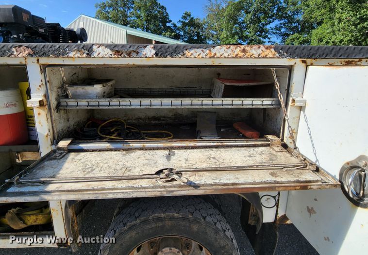 image for item MK9062 2003 Ford F550 Super Duty XL  utility / service truck