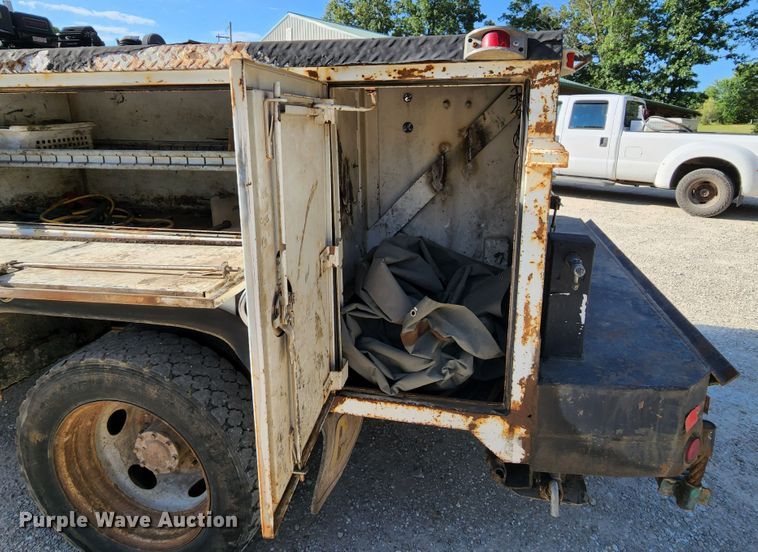 image for item MK9062 2003 Ford F550 Super Duty XL  utility / service truck