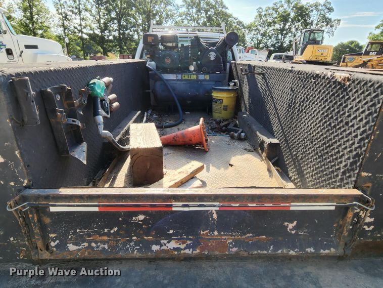 image for item MK9062 2003 Ford F550 Super Duty XL  utility / service truck