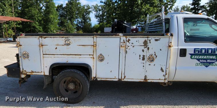 image for item MK9062 2003 Ford F550 Super Duty XL  utility / service truck