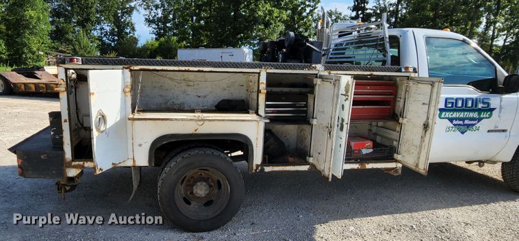 image for item MK9062 2003 Ford F550 Super Duty XL  utility / service truck