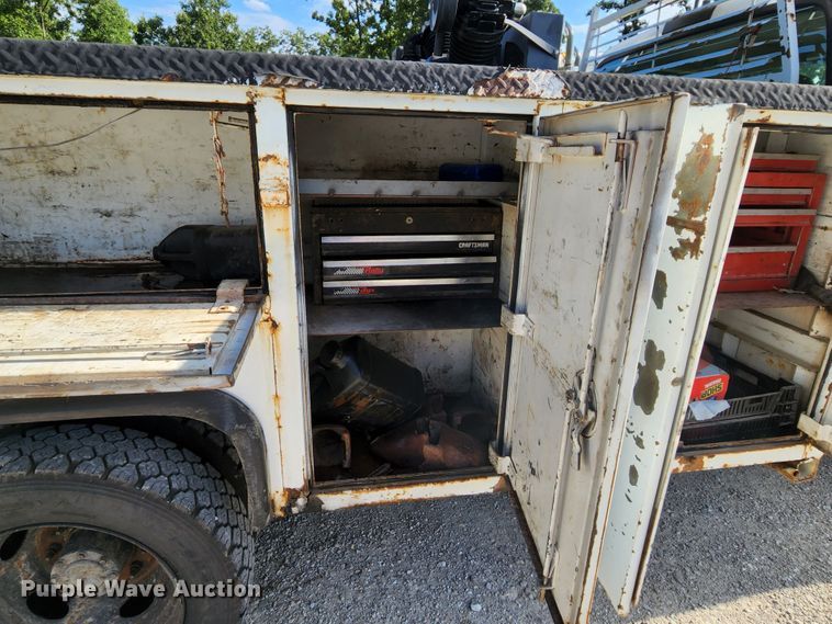 image for item MK9062 2003 Ford F550 Super Duty XL  utility / service truck