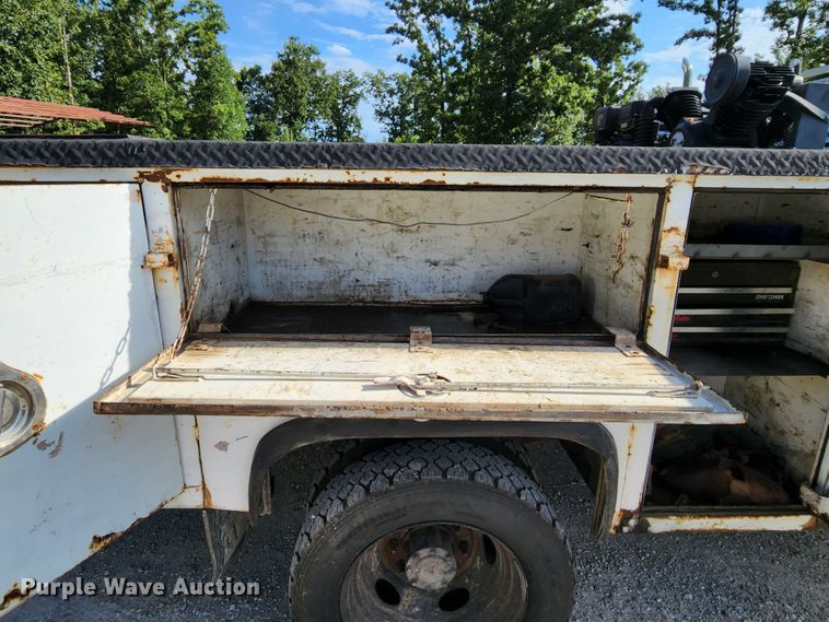 image for item MK9062 2003 Ford F550 Super Duty XL  utility / service truck