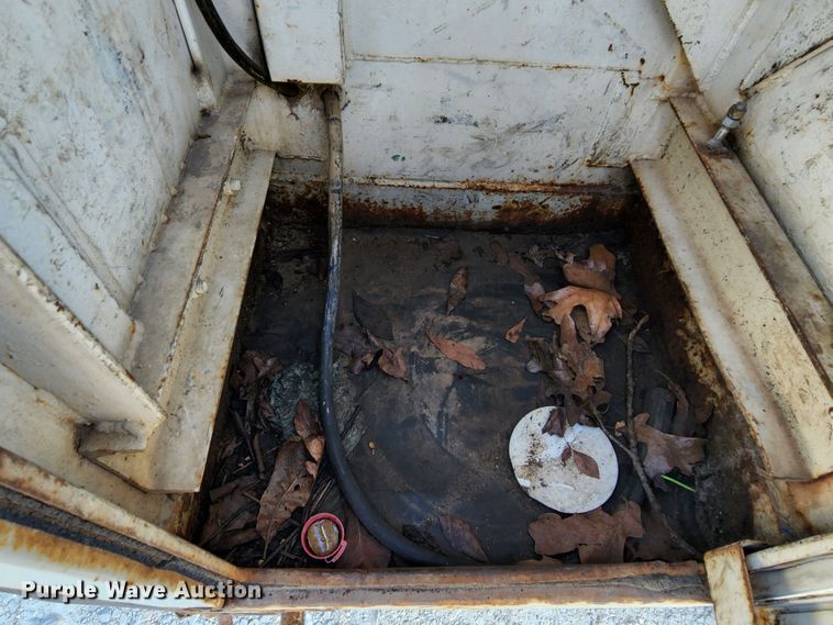 image for item MK9062 2003 Ford F550 Super Duty XL  utility / service truck