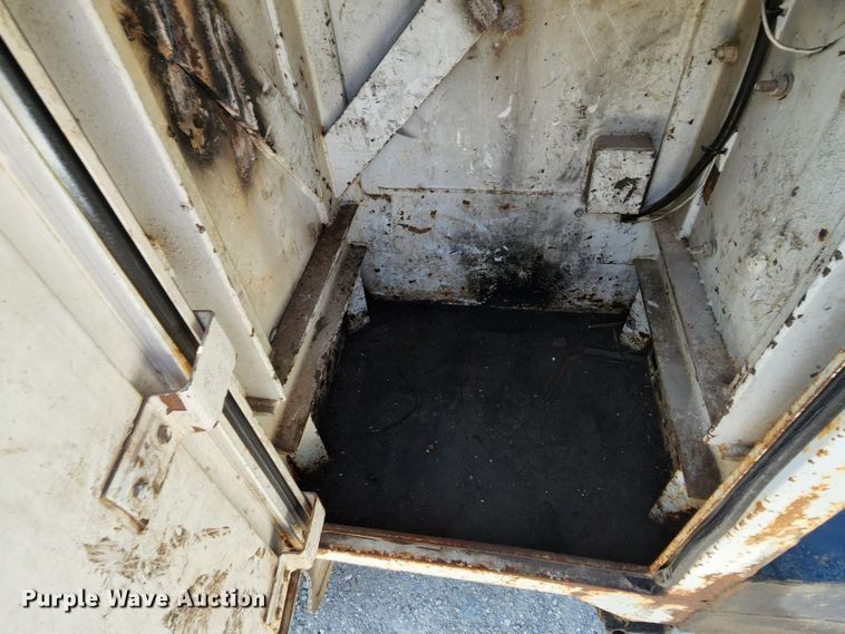 image for item MK9062 2003 Ford F550 Super Duty XL  utility / service truck