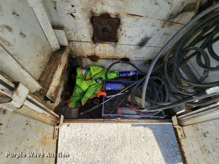 image for item MK9062 2003 Ford F550 Super Duty XL  utility / service truck