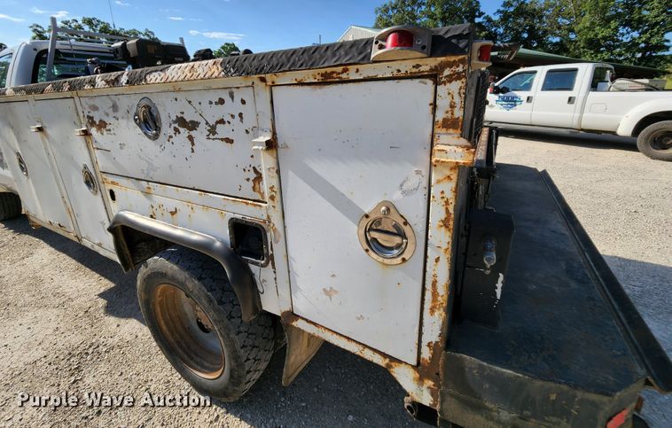 image for item MK9062 2003 Ford F550 Super Duty XL  utility / service truck