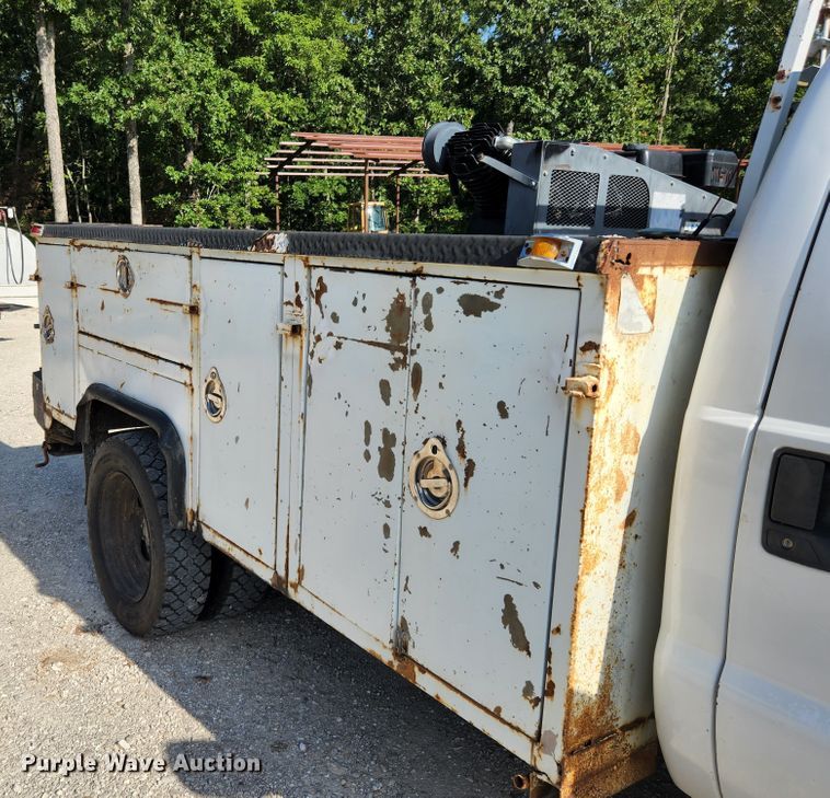 image for item MK9062 2003 Ford F550 Super Duty XL  utility / service truck