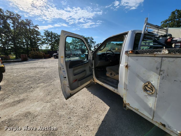 image for item MK9062 2003 Ford F550 Super Duty XL  utility / service truck
