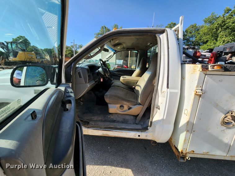 image for item MK9062 2003 Ford F550 Super Duty XL  utility / service truck