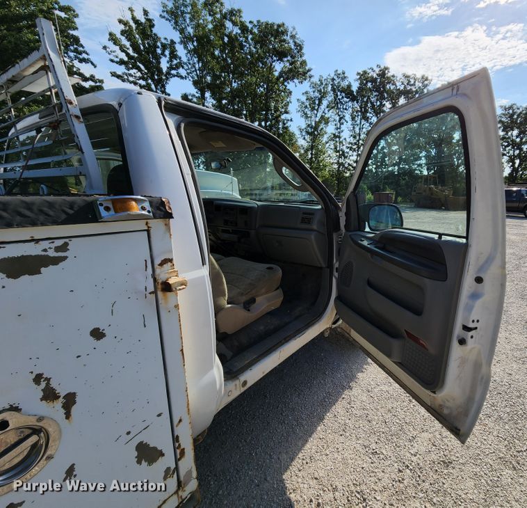 image for item MK9062 2003 Ford F550 Super Duty XL  utility / service truck