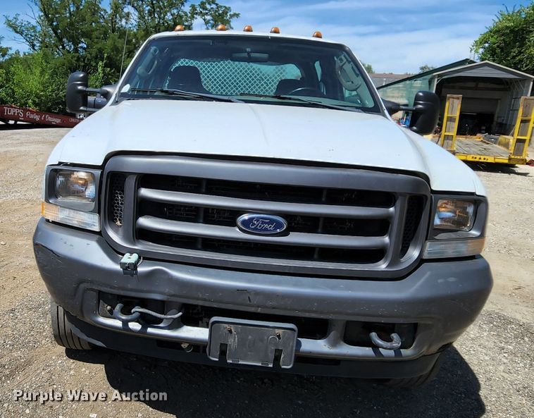 image for item MK9135 2004 Ford F450 Super Duty XL  flatbed truck