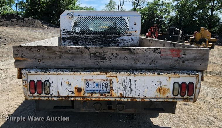 image for item MK9135 2004 Ford F450 Super Duty XL  flatbed truck