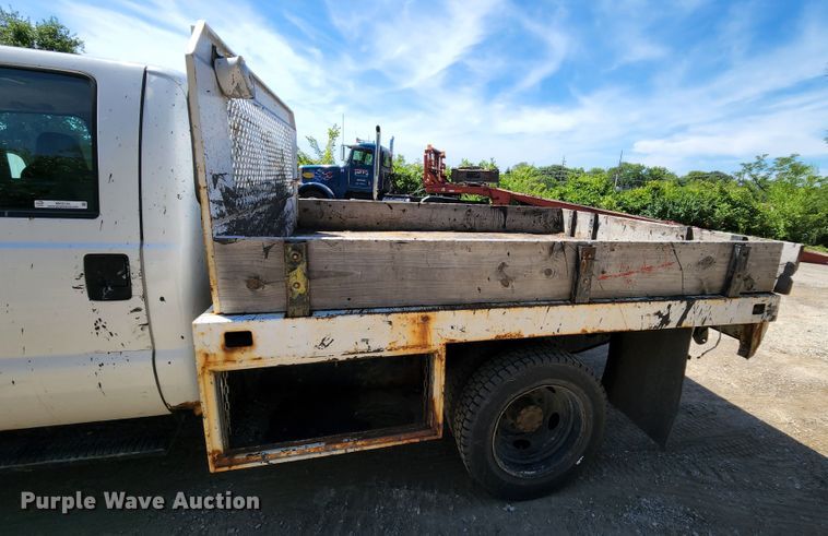 image for item MK9135 2004 Ford F450 Super Duty XL  flatbed truck