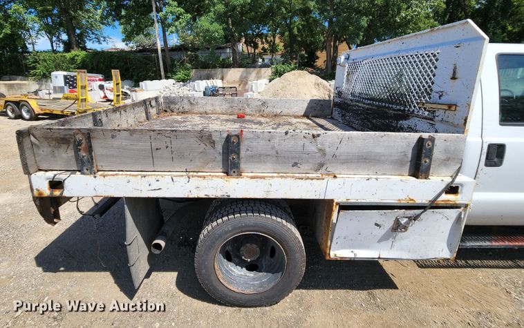 image for item MK9135 2004 Ford F450 Super Duty XL  flatbed truck