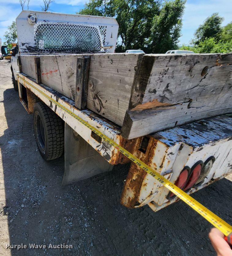 image for item MK9135 2004 Ford F450 Super Duty XL  flatbed truck